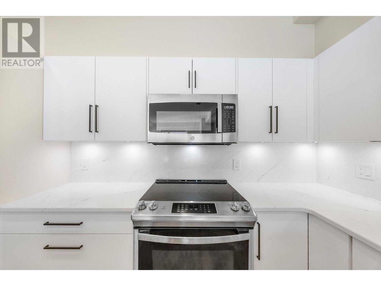 1618 1875 Country Club Drive, Kelowna