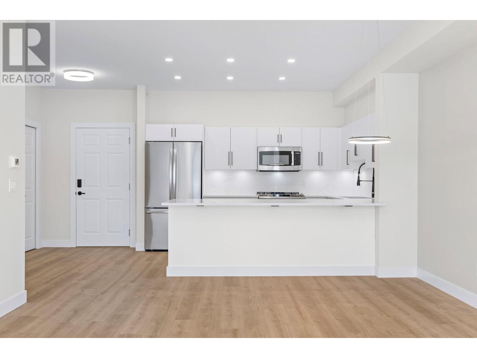 1618 1875 Country Club Drive, Kelowna