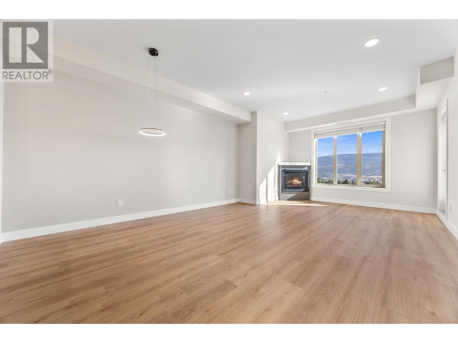 1618 1875 Country Club Drive, Kelowna