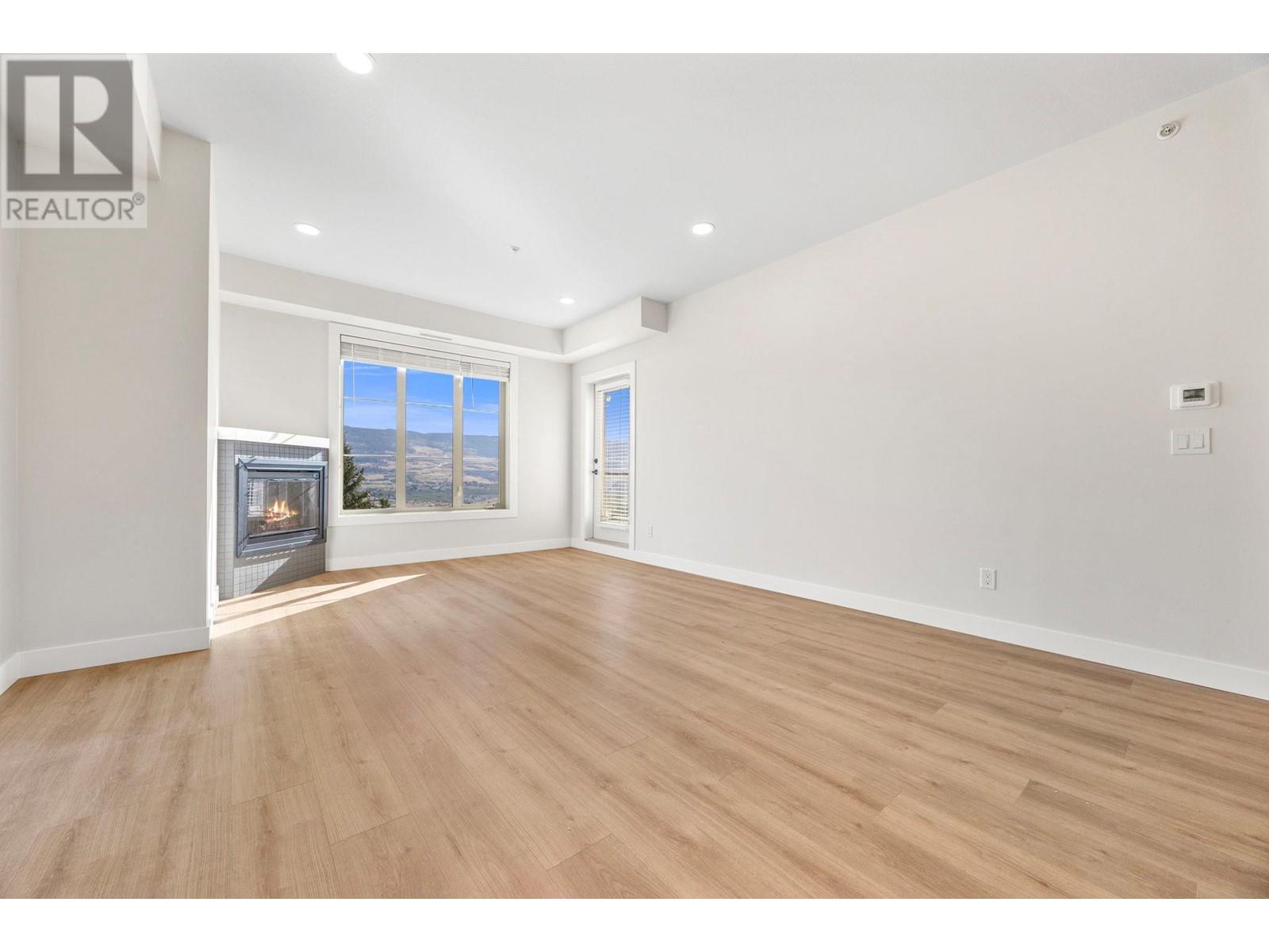 1618 1875 Country Club Drive, Kelowna
