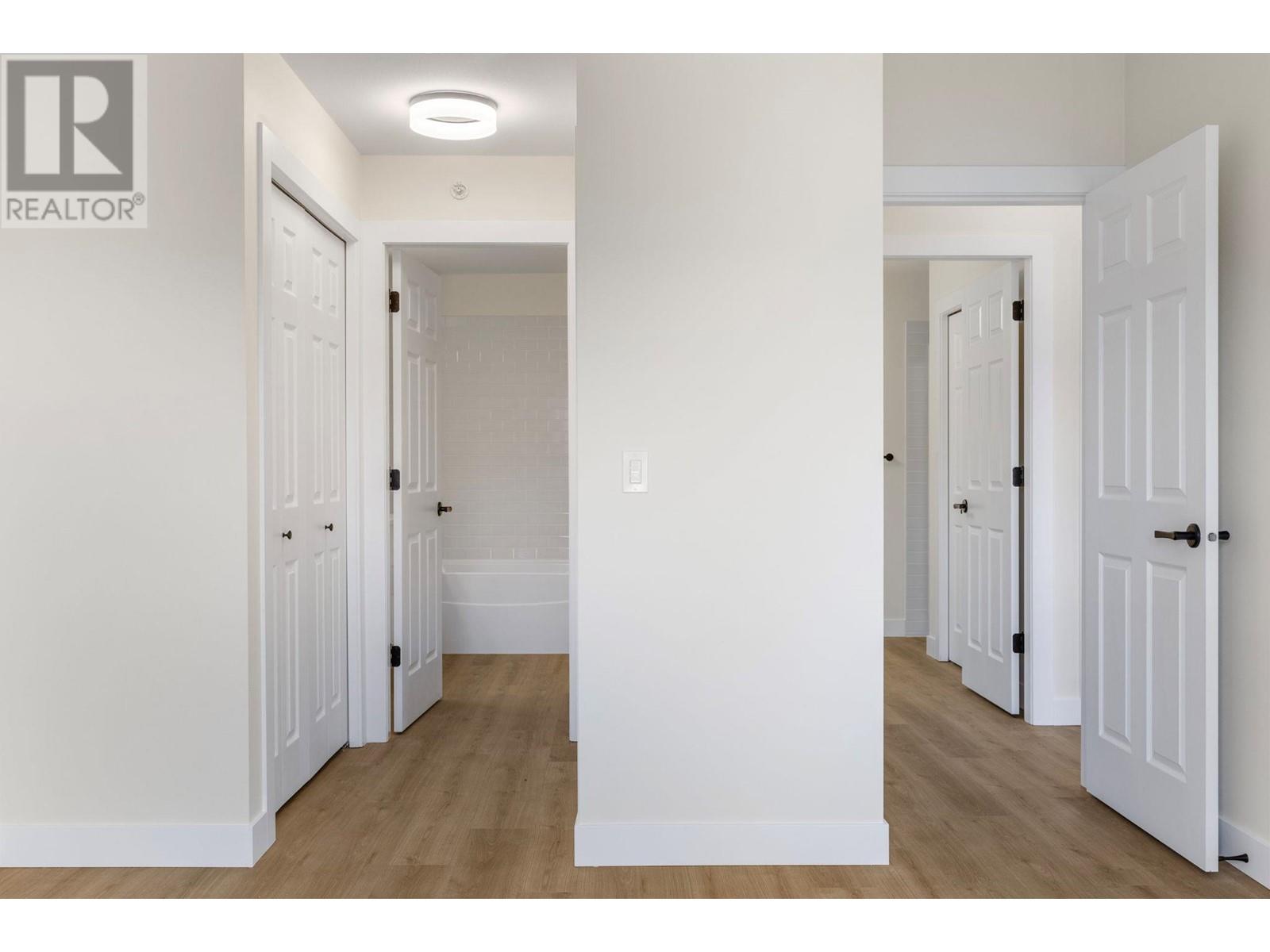1618 1875 Country Club Drive, Kelowna