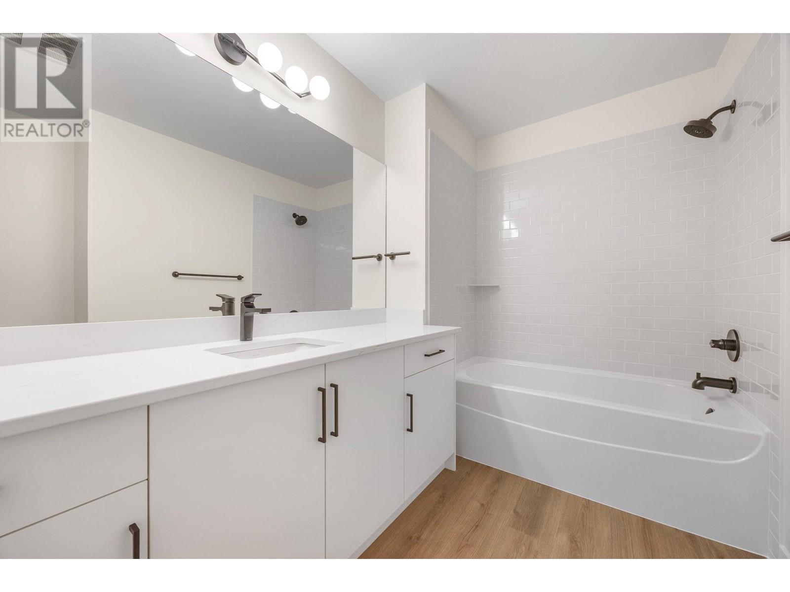 1618 1875 Country Club Drive, Kelowna