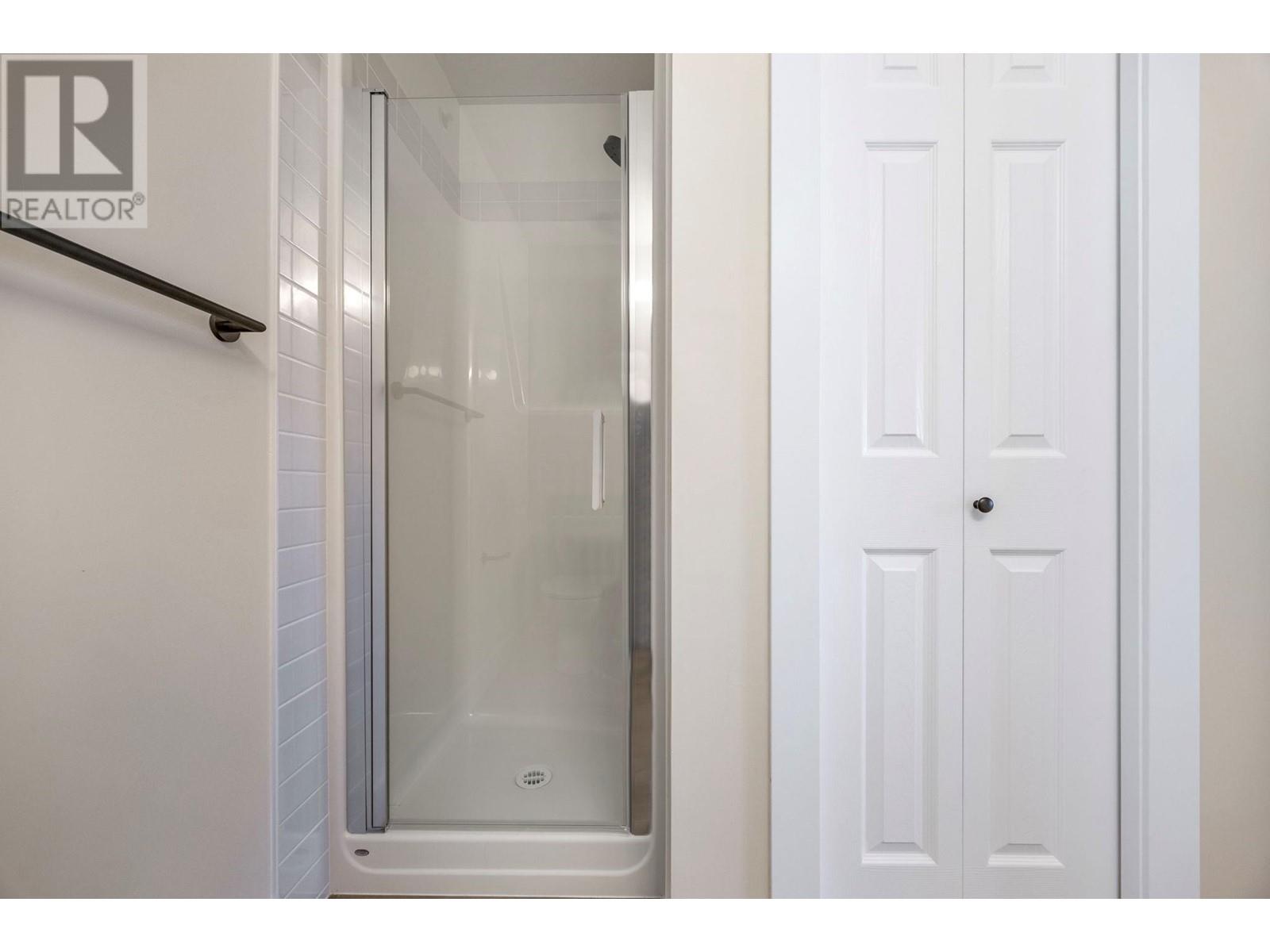 1618 1875 Country Club Drive, Kelowna