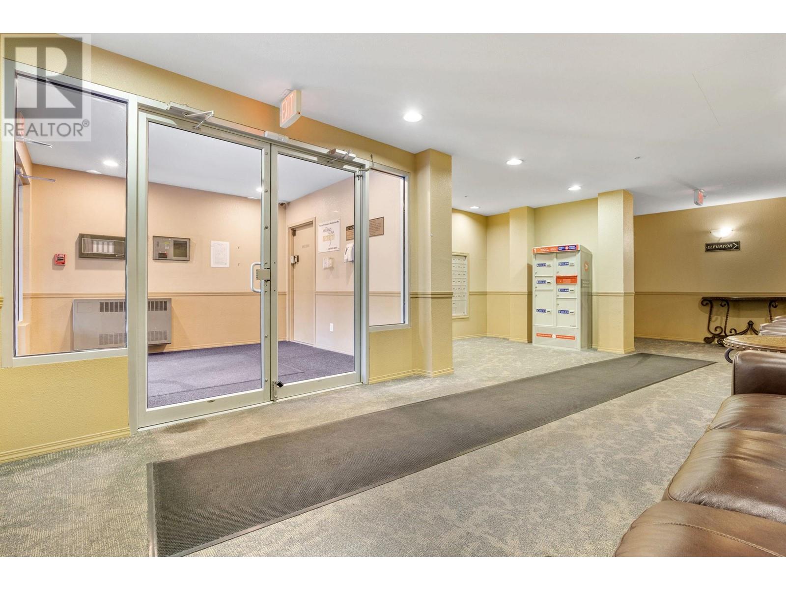 1618 1875 Country Club Drive, Kelowna