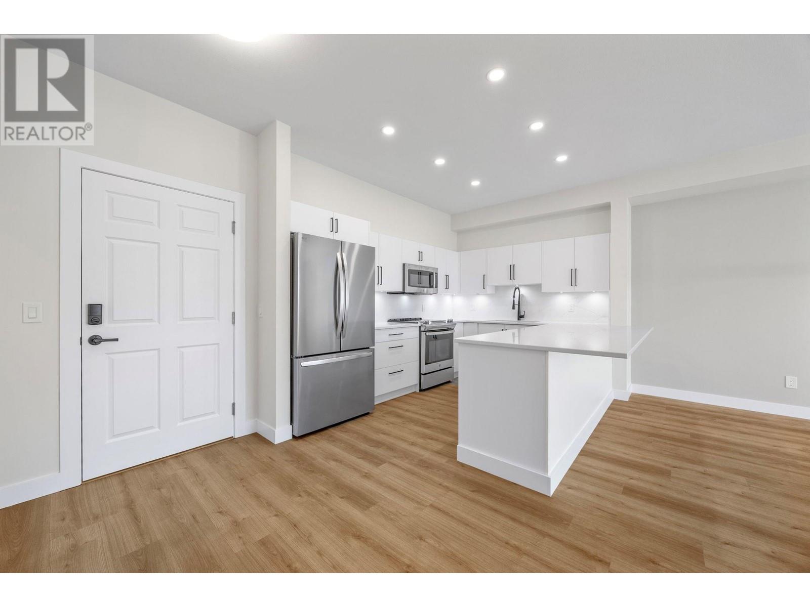 1618 1875 Country Club Drive, Kelowna