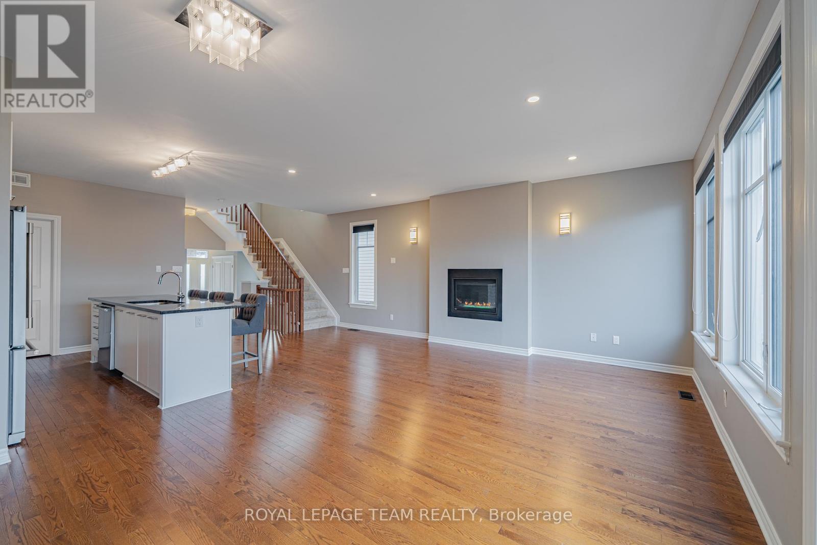 Photo 15 of 768 Cedar Creek Drive, Ottawa ON