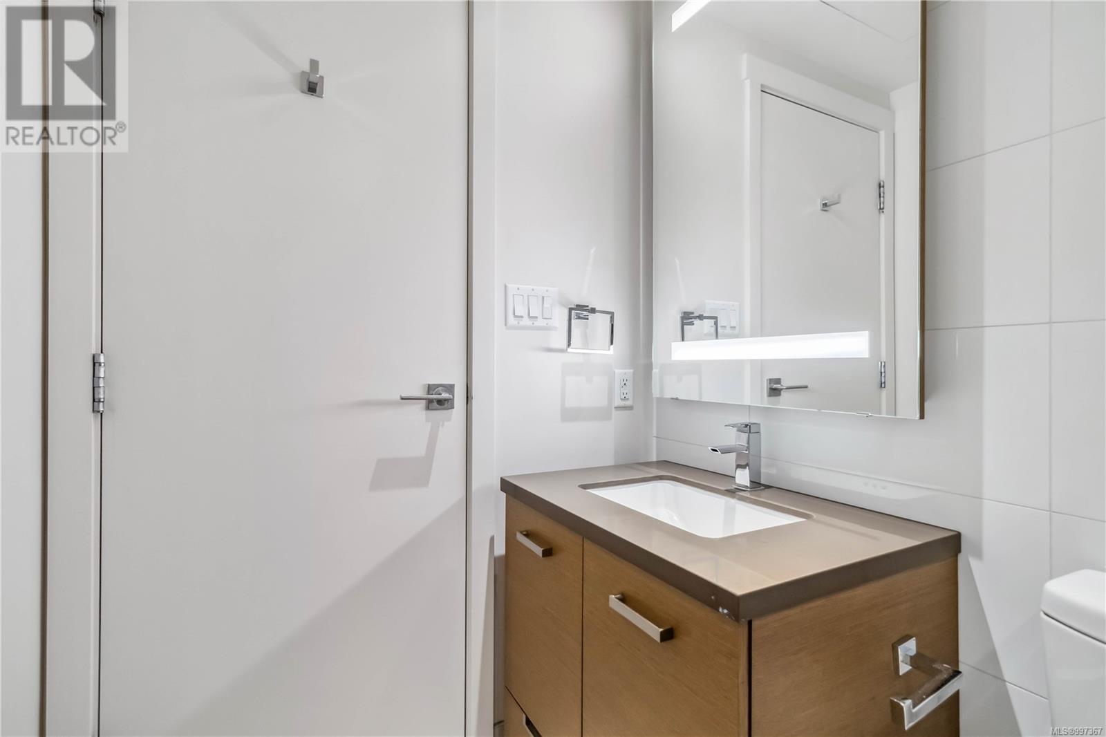 401 83 Saghalie Road, Victoria