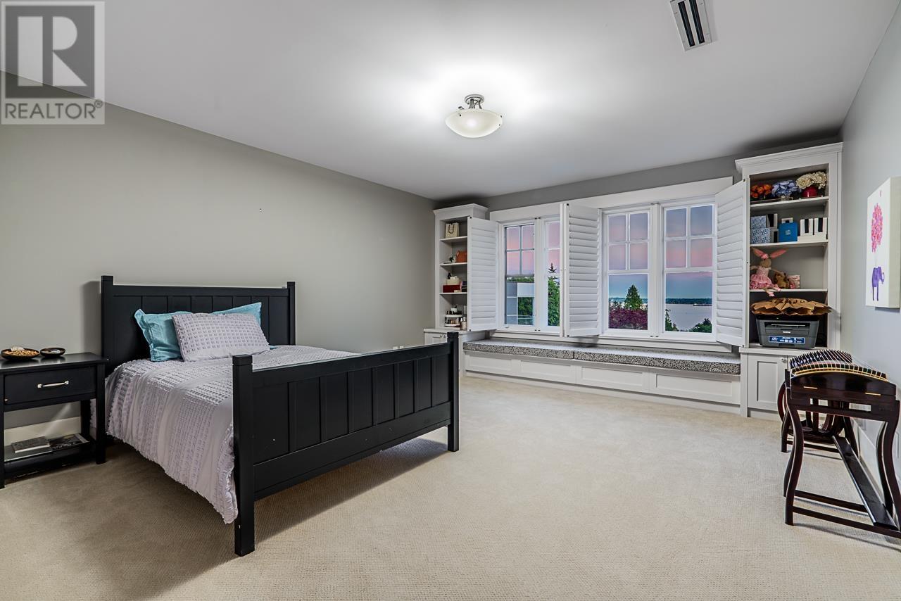 2956 PALMERSTON AVENUE, West Vancouver