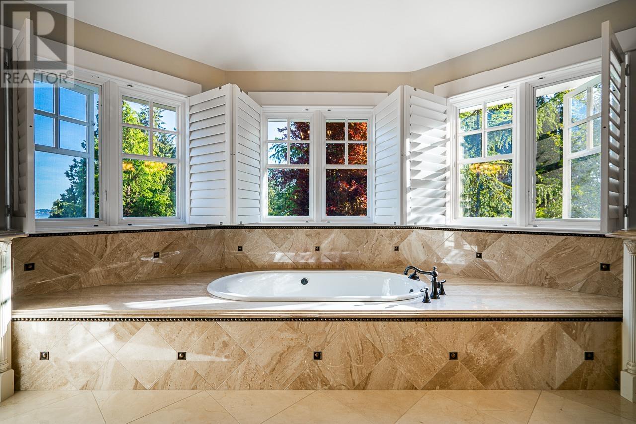 2956 PALMERSTON AVENUE, West Vancouver