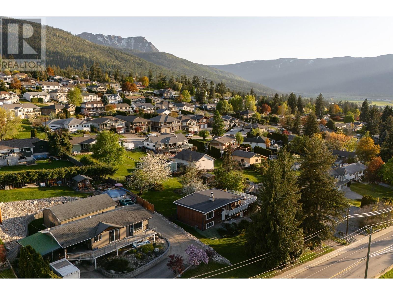  2190 Okanagan Avenue Southeast, Salmon Arm