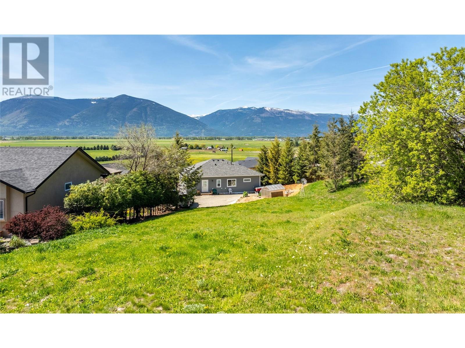 Photo 11 of 1031 Selkirk Drive, Creston BC