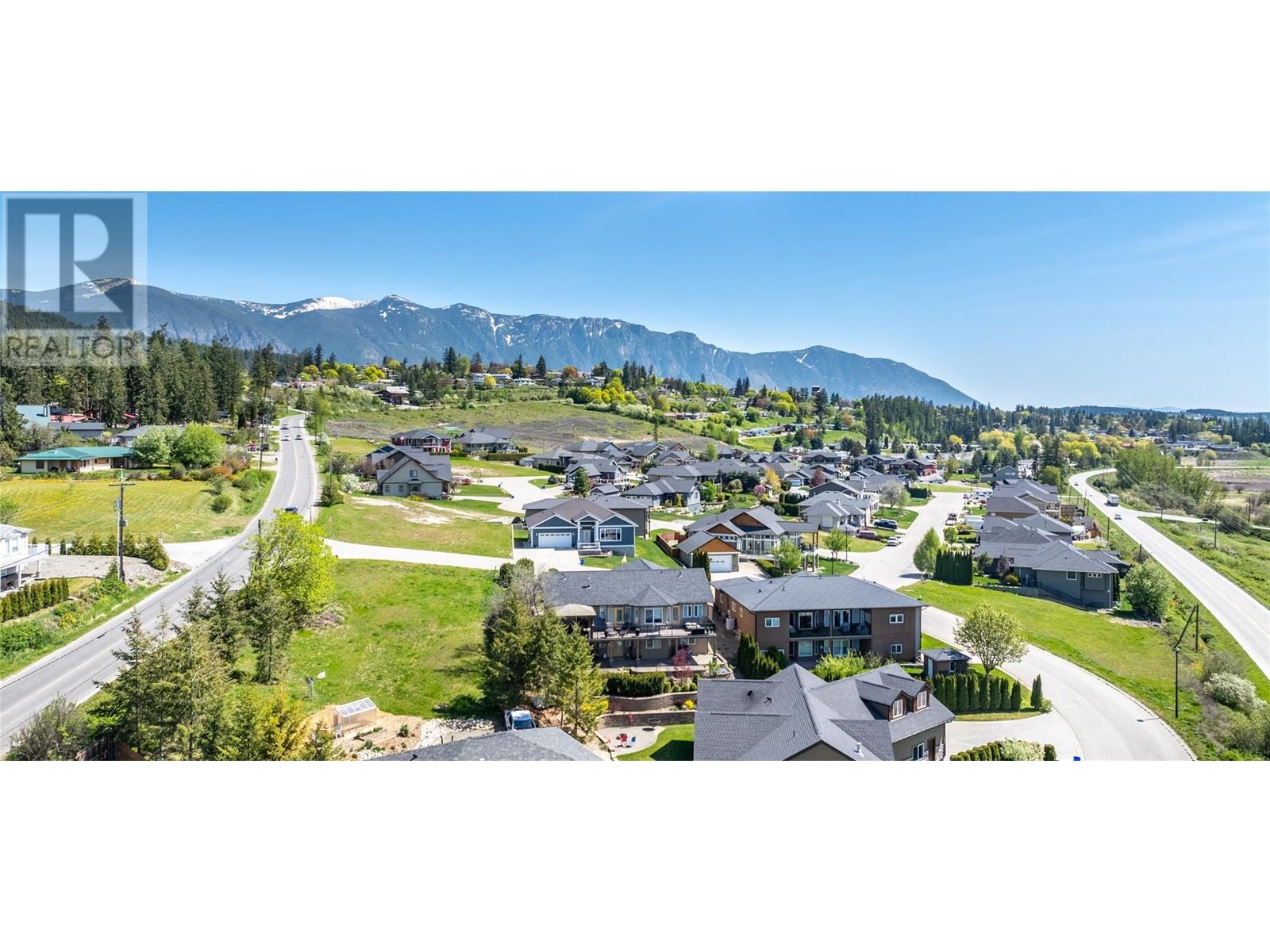 1031 SELKIRK Drive, Creston