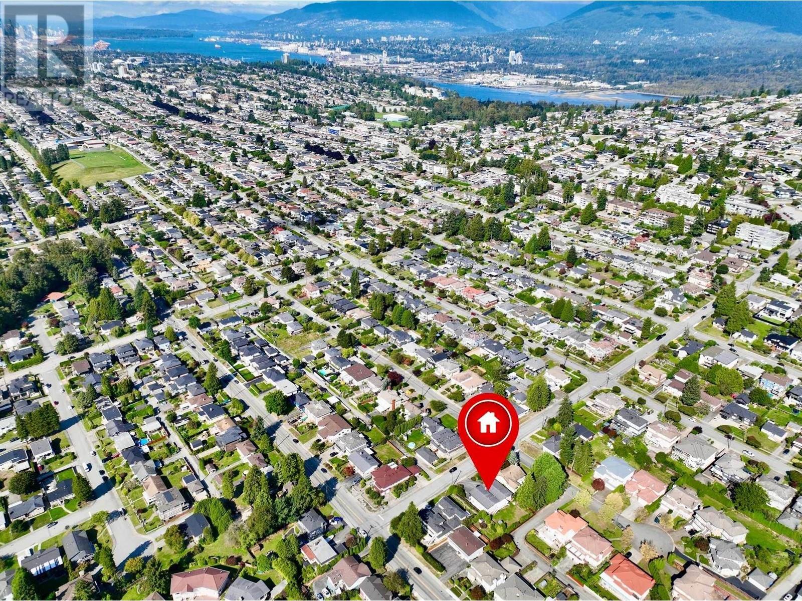 Photo 5 of 938 Howard Avenue, Burnaby BC