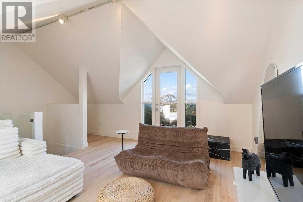 Single Family House for Sale in   Avenue SW Bankview Calgary 
