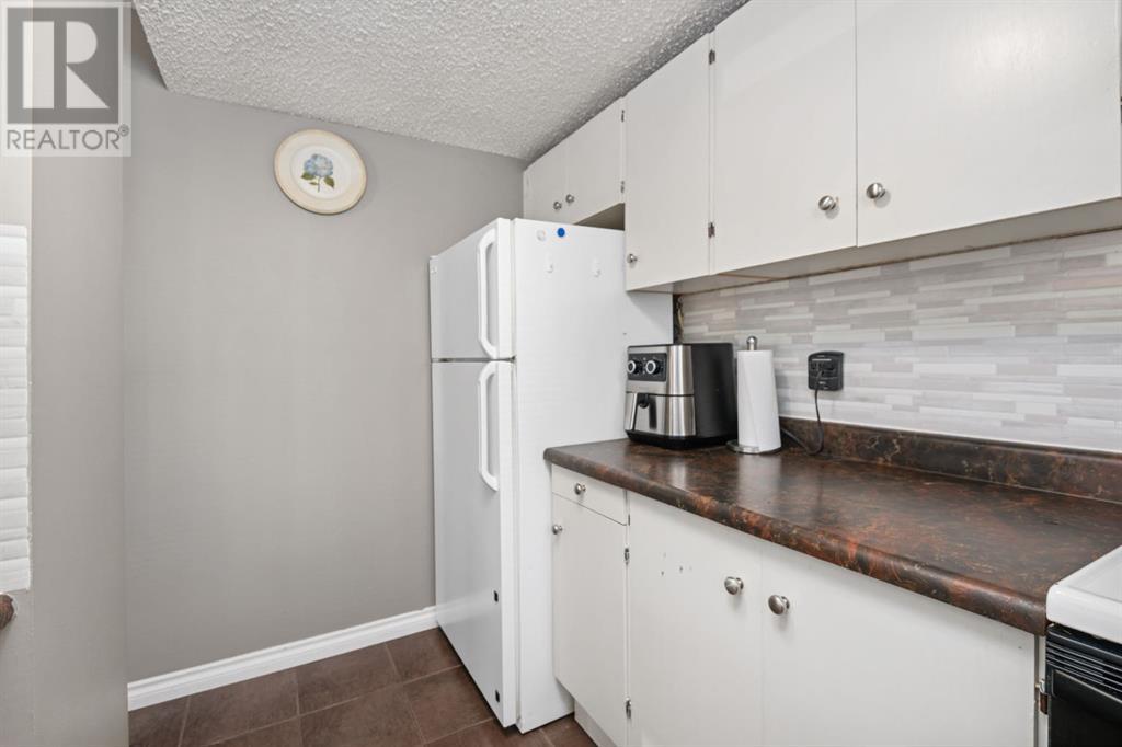 Single Family House for Sale in   Coach Bluff Crescent SW Coach Hill Calgary 