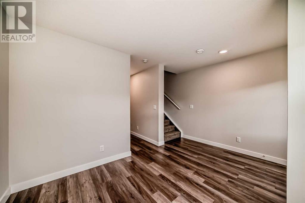 Single Family House for Sale in  Les Jardins Park SE Douglasdale/Glen Calgary 