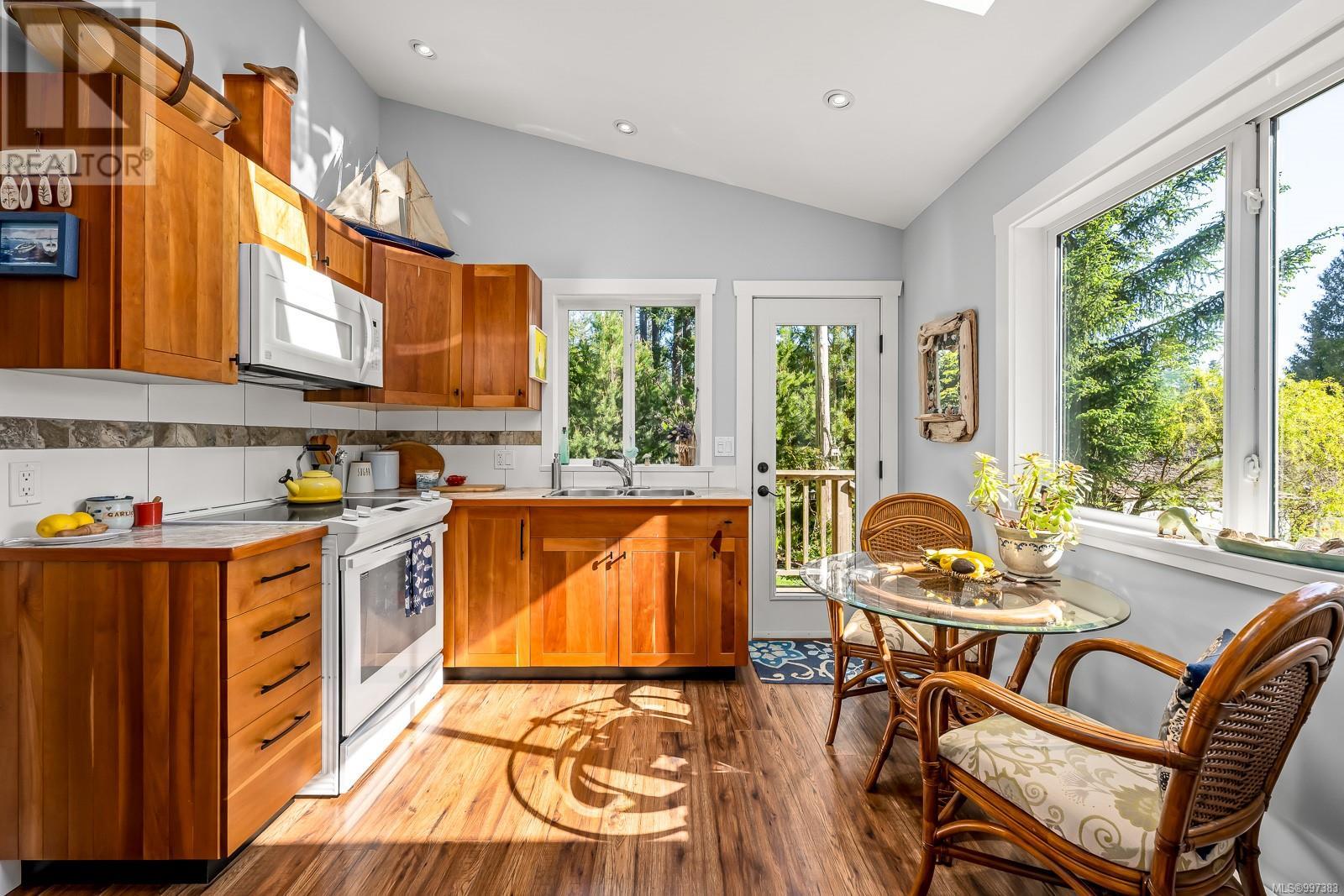 1495 Baikie Rd, Denman Island