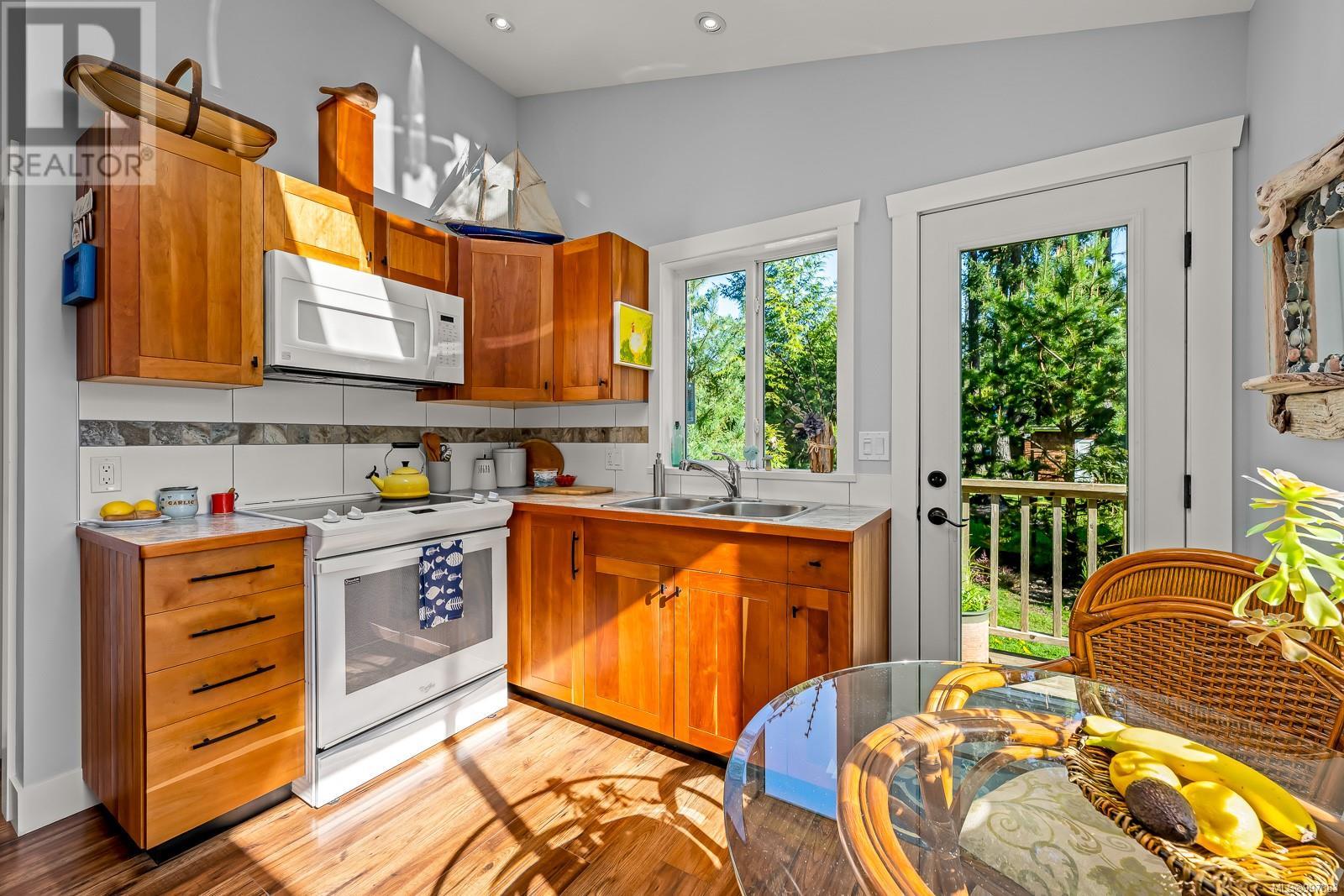 1495 Baikie Rd, Denman Island