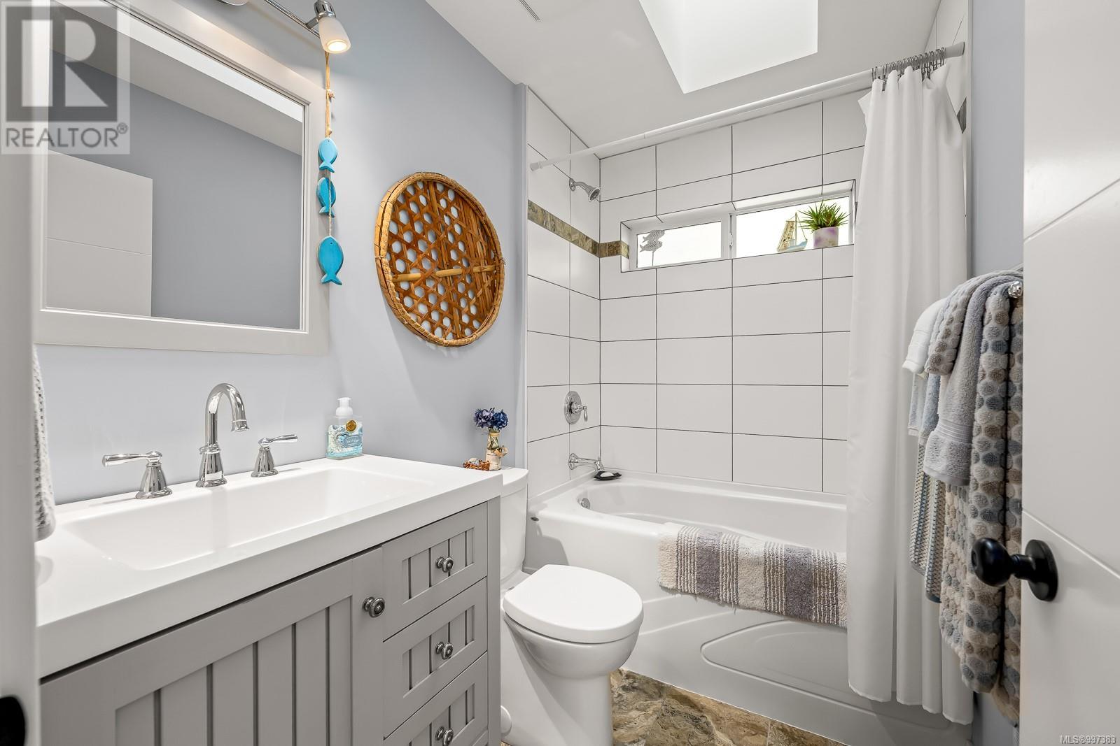 1495 Baikie Rd, Denman Island