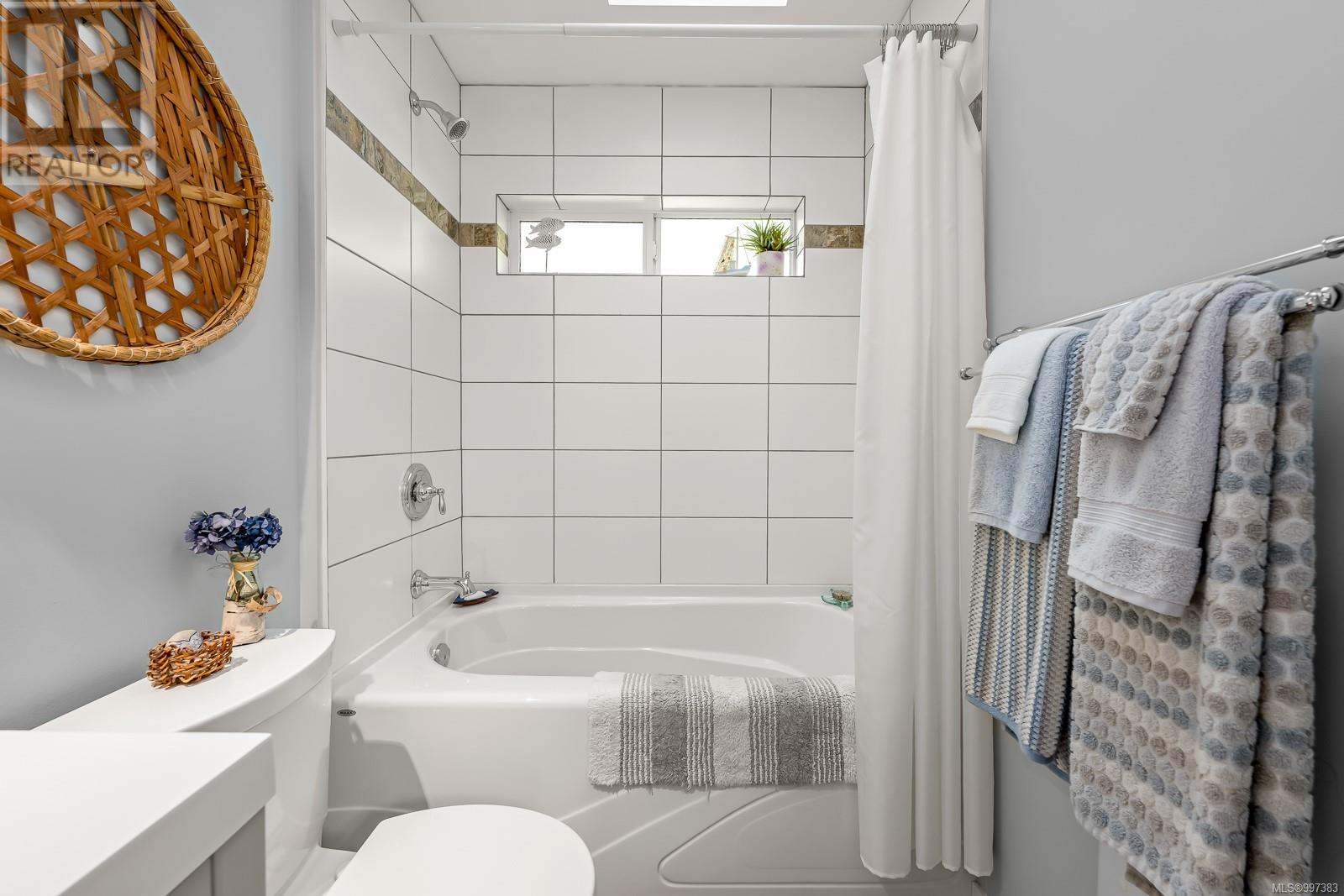 1495 Baikie Rd, Denman Island