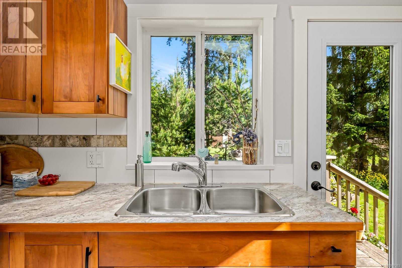 1495 Baikie Rd, Denman Island