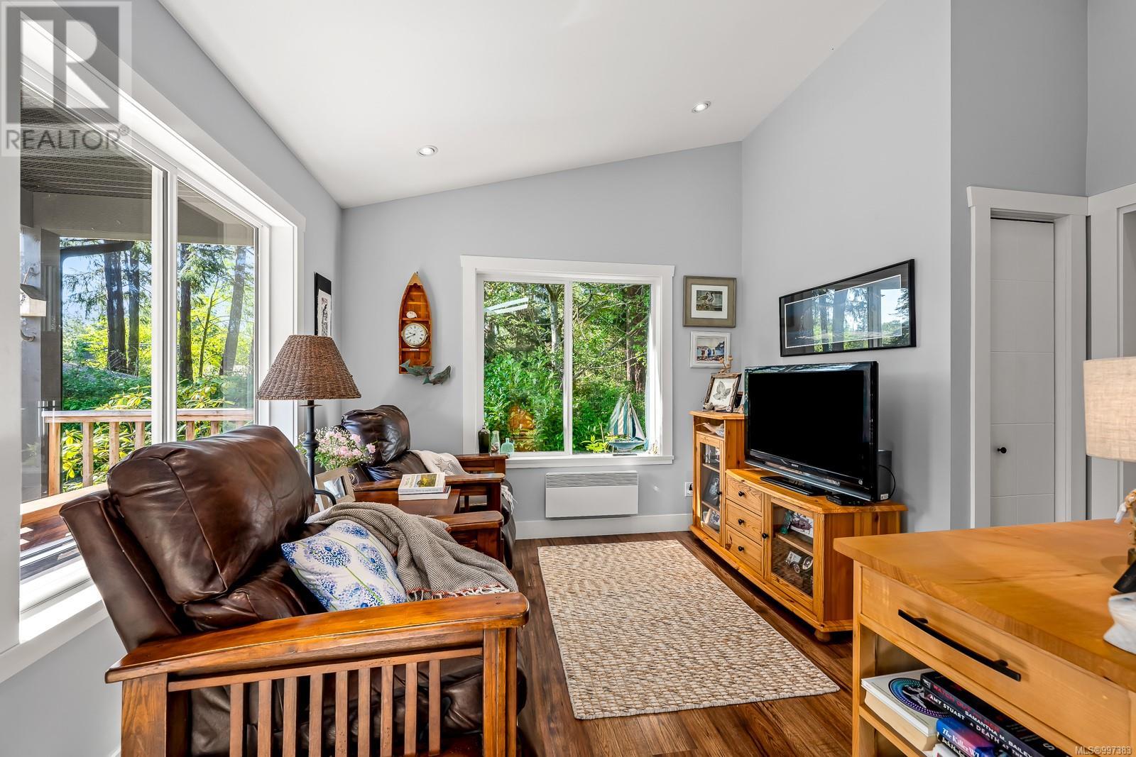 1495 Baikie Rd, Denman Island