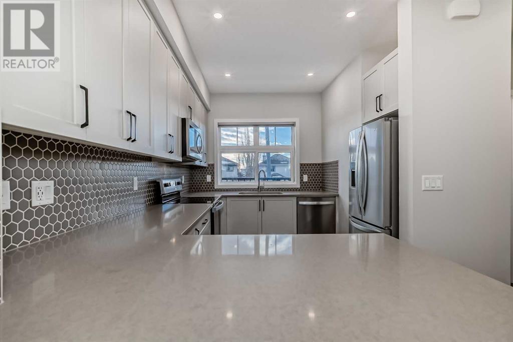 Single Family House for Sale in  Les Jardins Park SE Douglasdale/Glen Calgary 