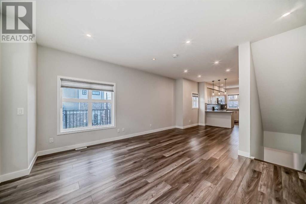 Single Family House for Sale in  Les Jardins Park SE Douglasdale/Glen Calgary 