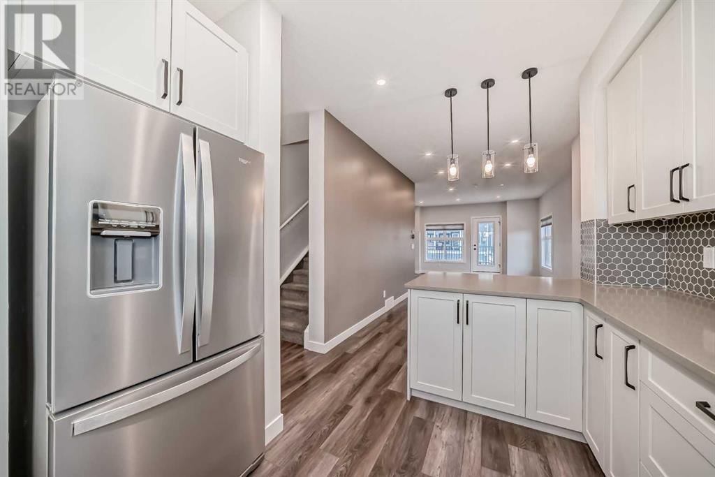 Single Family House for Sale in  Les Jardins Park SE Douglasdale/Glen Calgary 