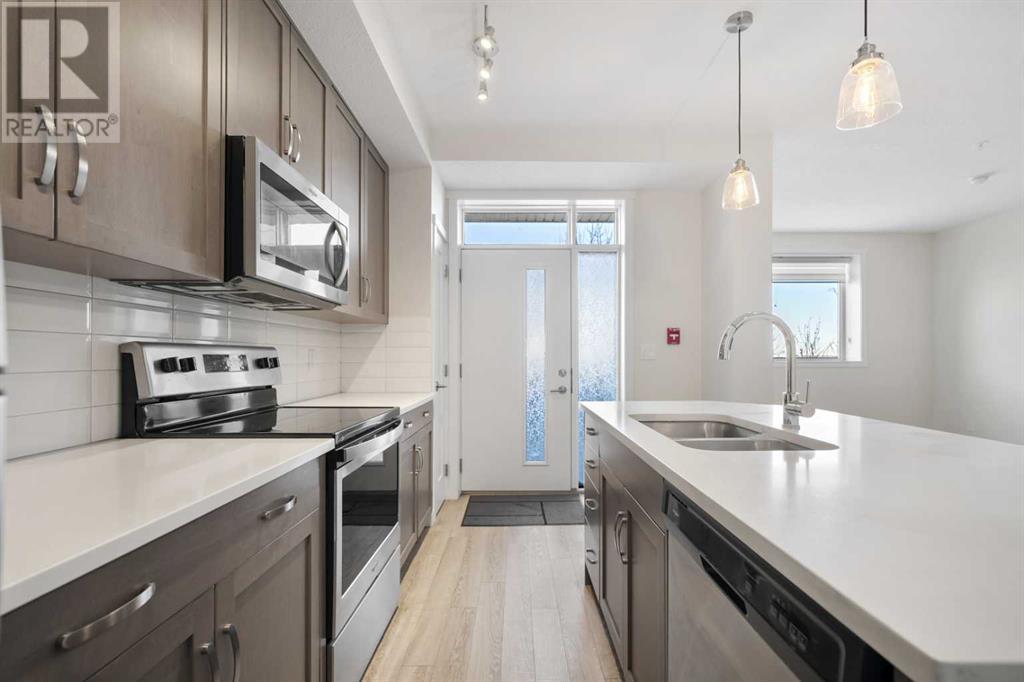 Single Family House Low rise for Sale in   Shawnee Common SW Shawnee Slopes Calgary 