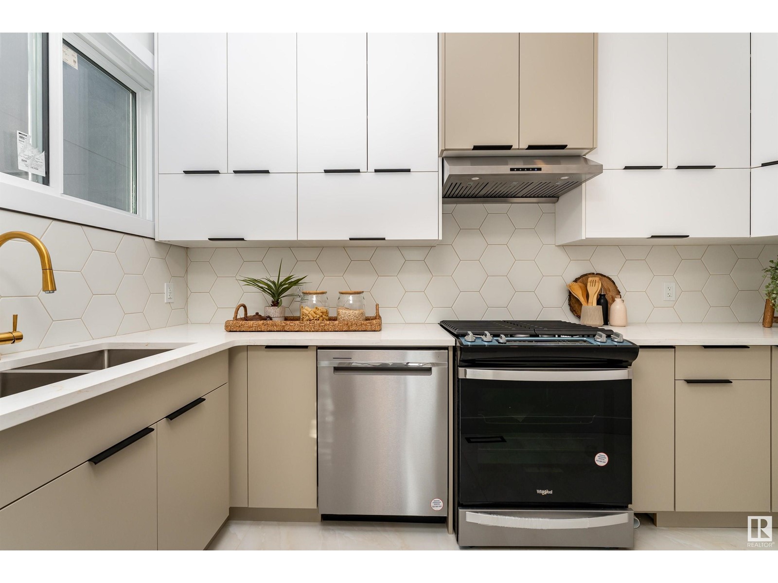 3211 3 ST NW, Edmonton
