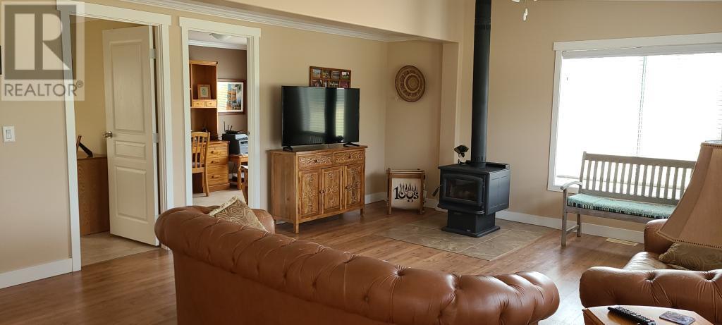 Photo 2 of 72 Tomkinson Road, Grindrod BC