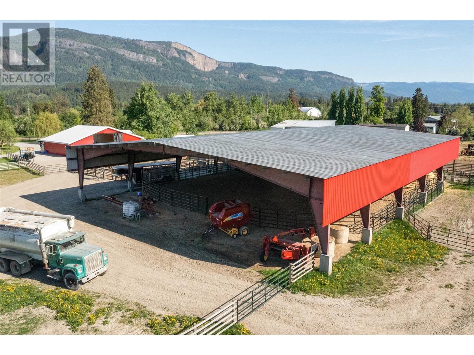 Photo 5 of 72 Tomkinson Road, Grindrod BC