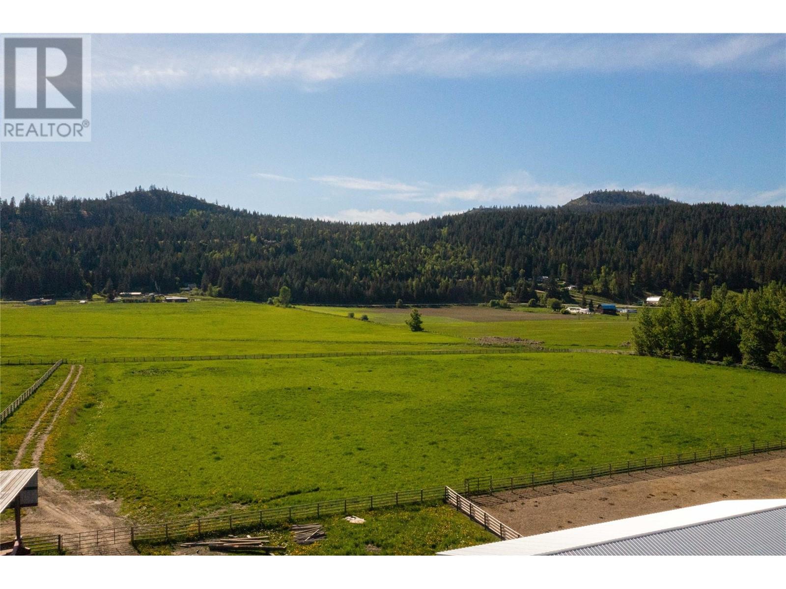 Photo 4 of 72 Tomkinson Road, Grindrod BC