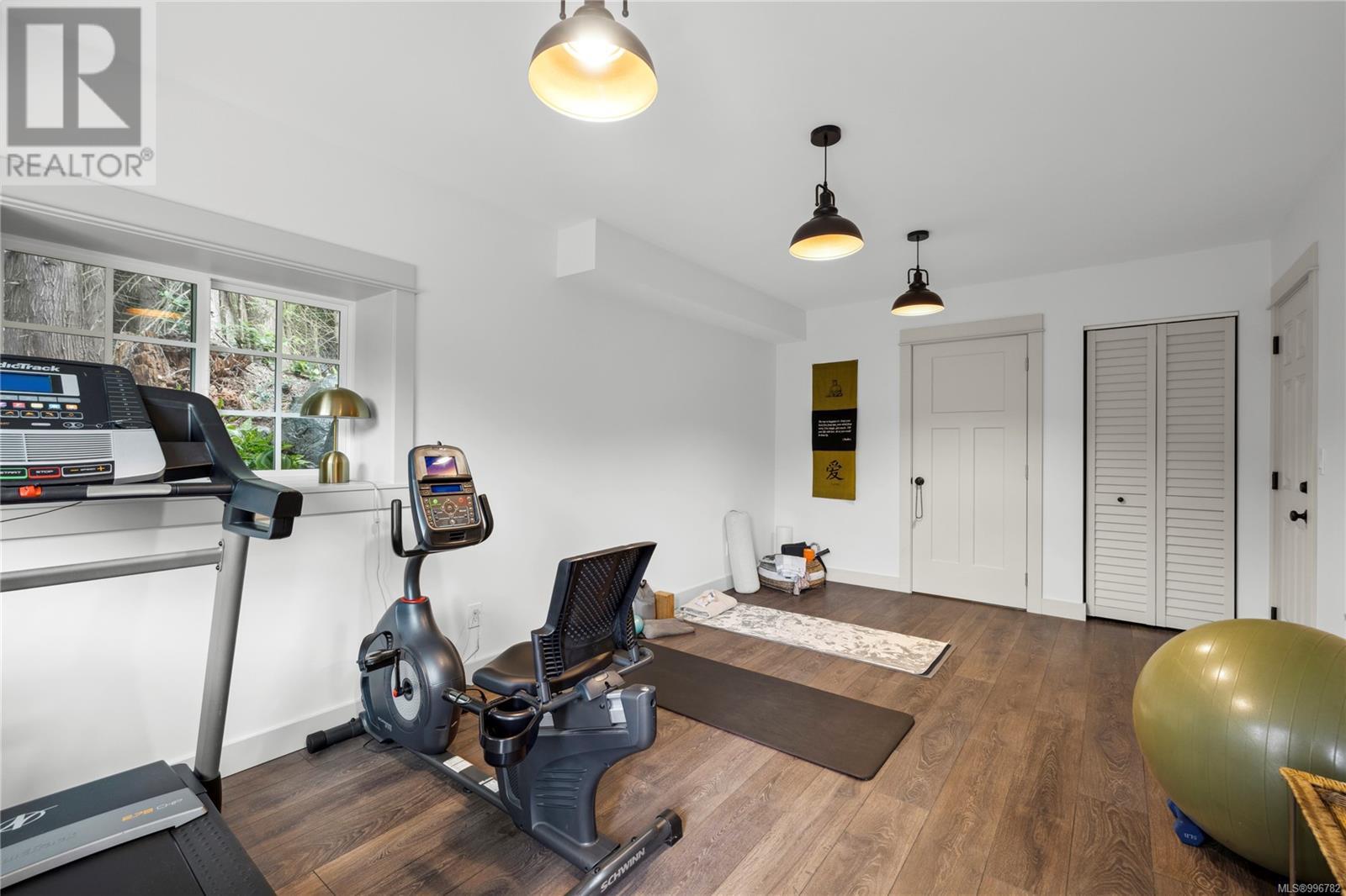 7190 Hase Pl, Lantzville