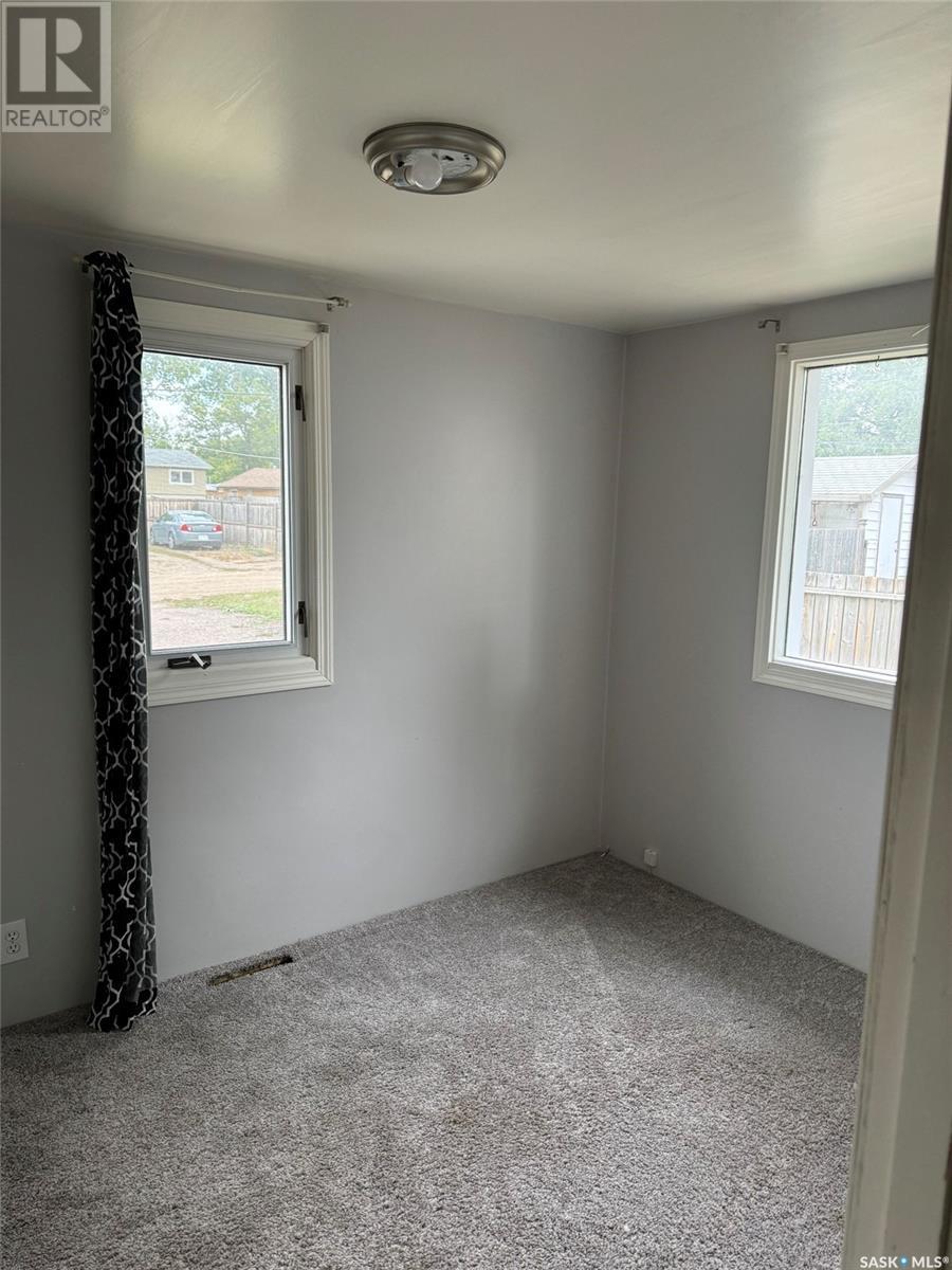 Photo 10 of 4567 Price Avenue, Gull Lake SK