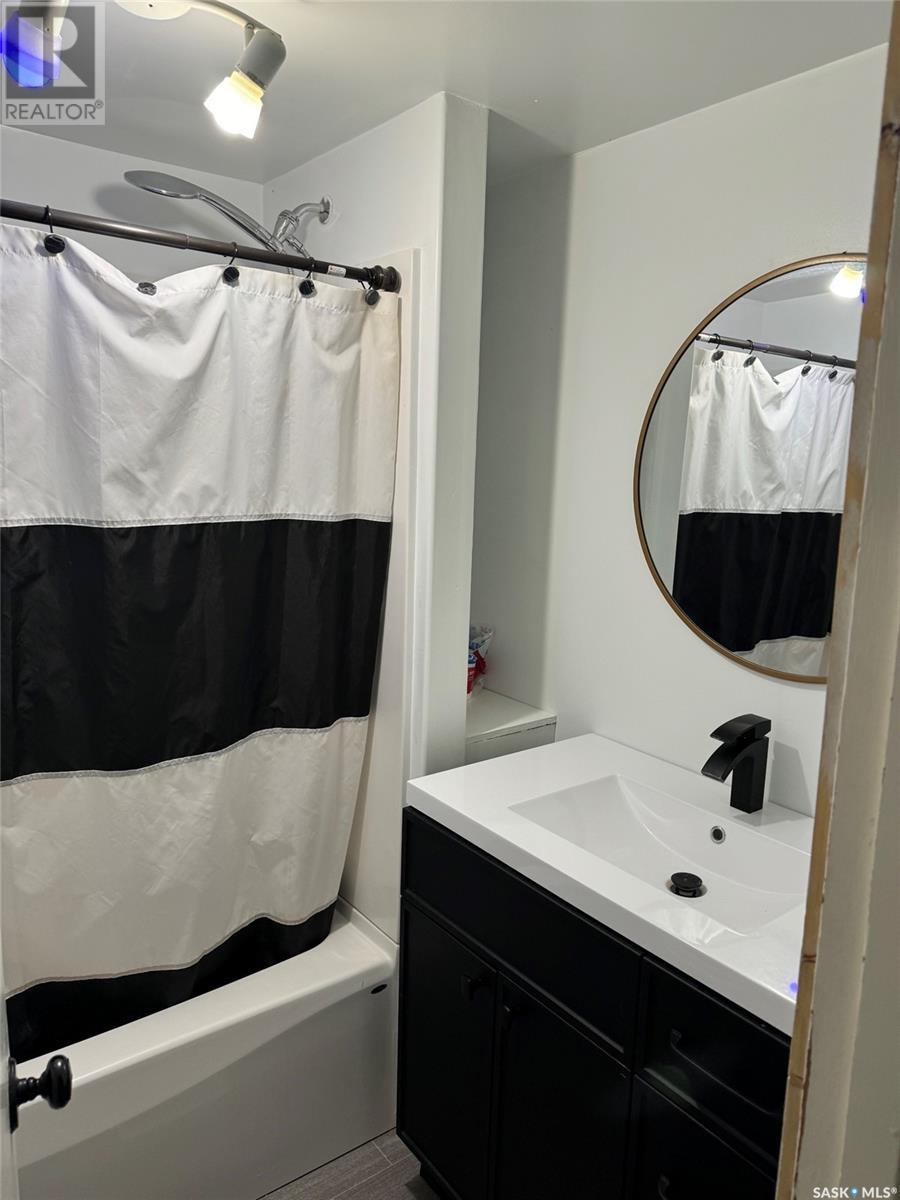 Photo 11 of 4567 Price Avenue, Gull Lake SK