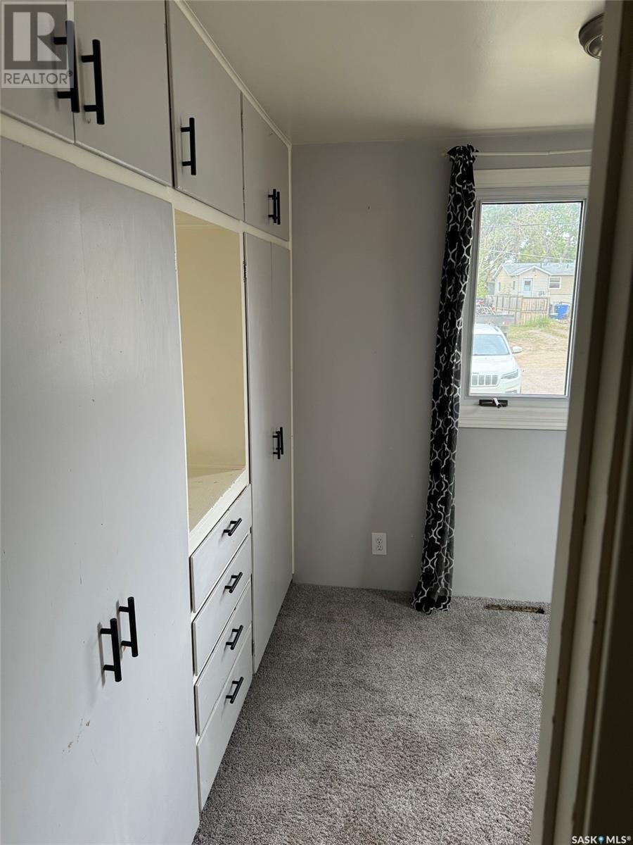 Photo 12 of 4567 Price Avenue, Gull Lake SK
