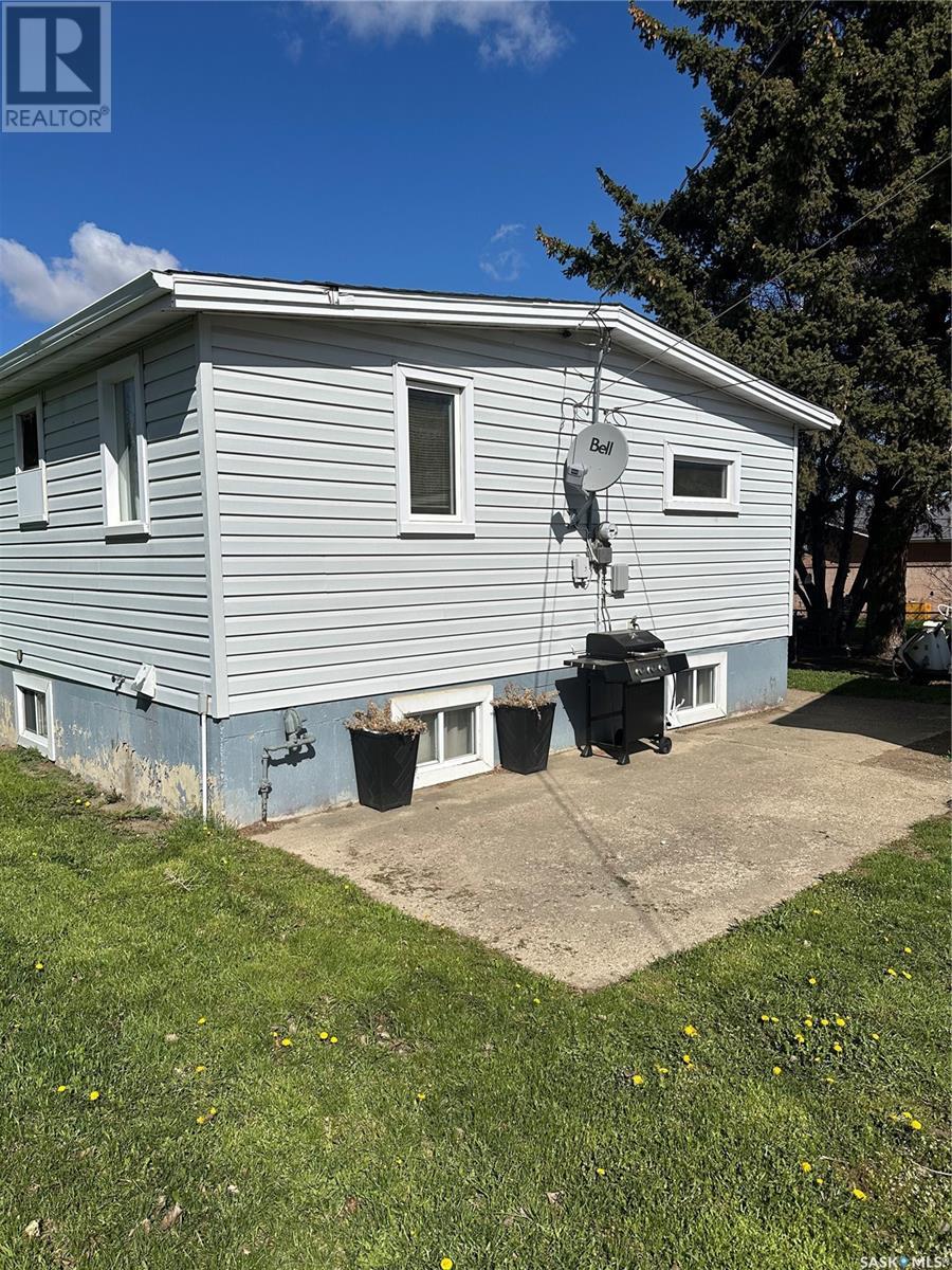 Photo 18 of 4567 Price Avenue, Gull Lake SK