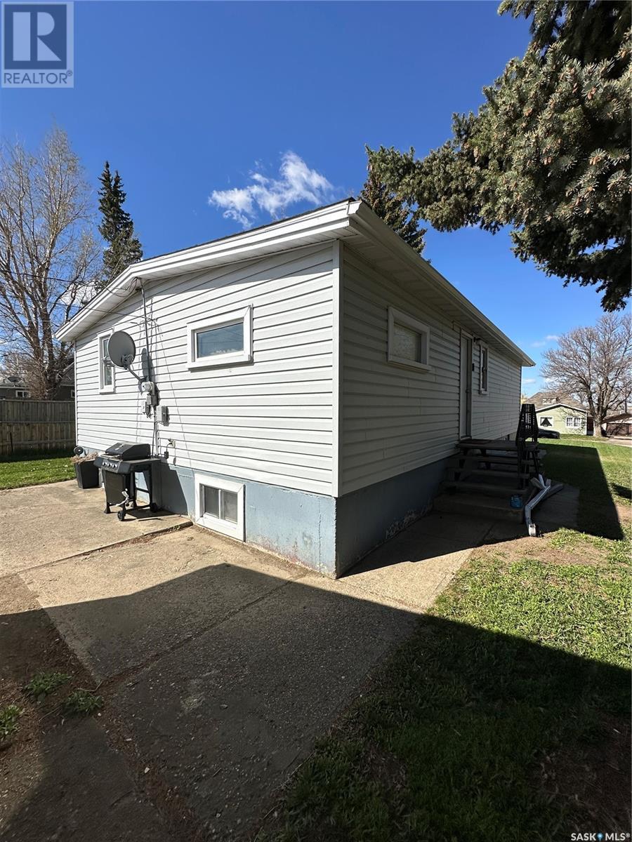 Photo 19 of 4567 Price Avenue, Gull Lake SK
