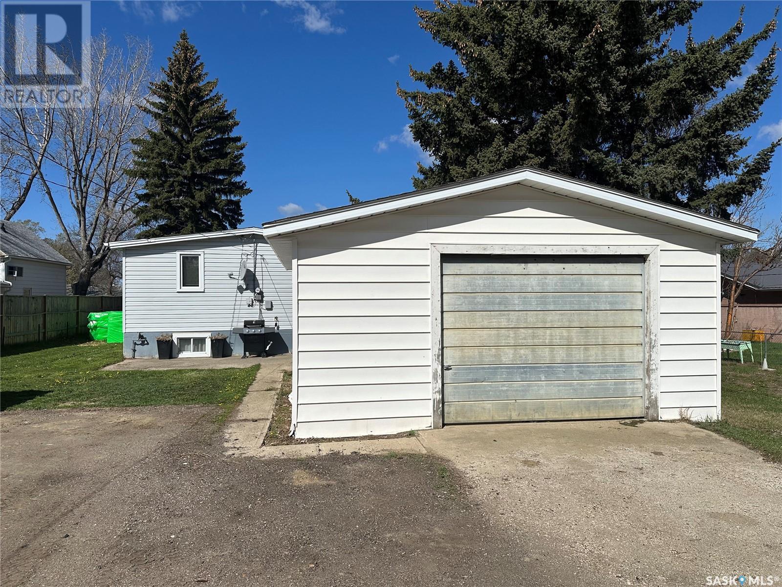 Photo 21 of 4567 Price Avenue, Gull Lake SK