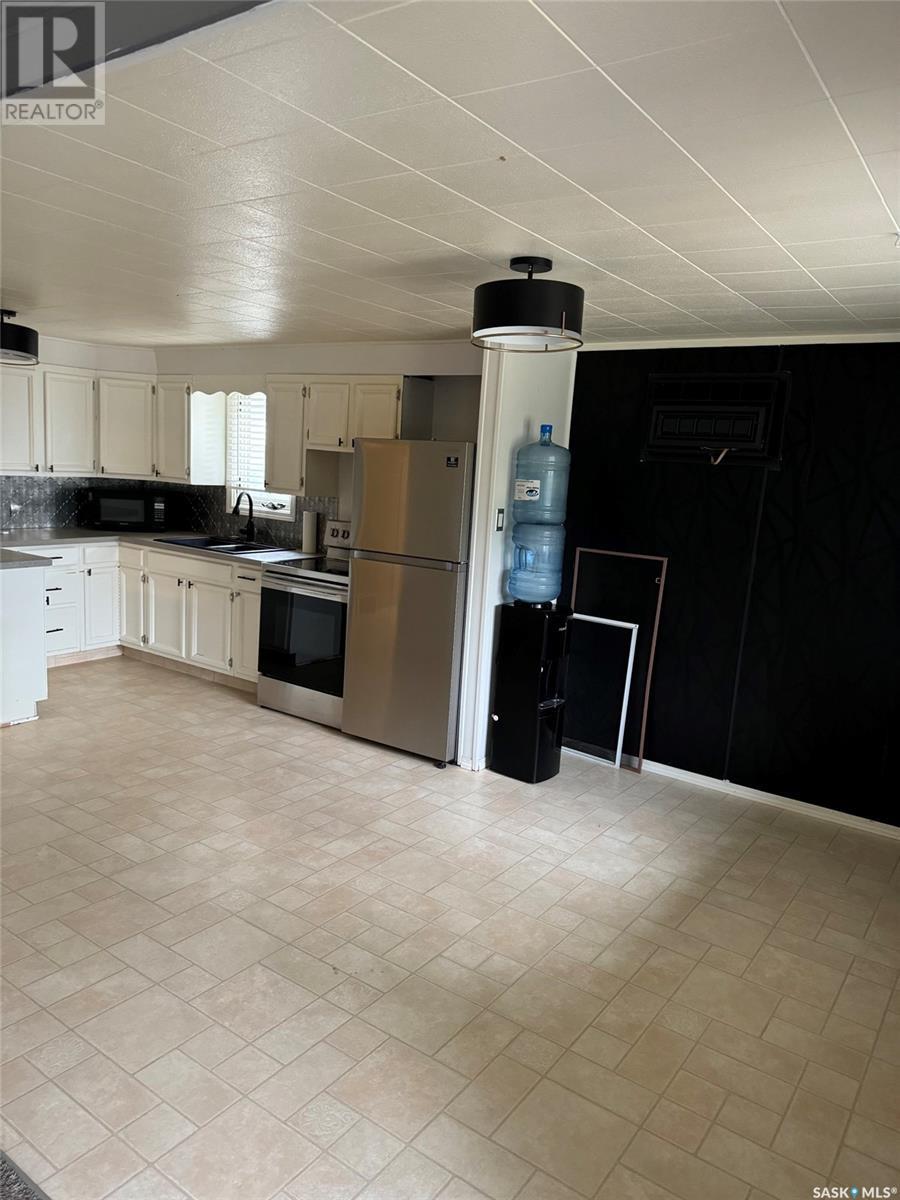 Photo 4 of 4567 Price Avenue, Gull Lake SK