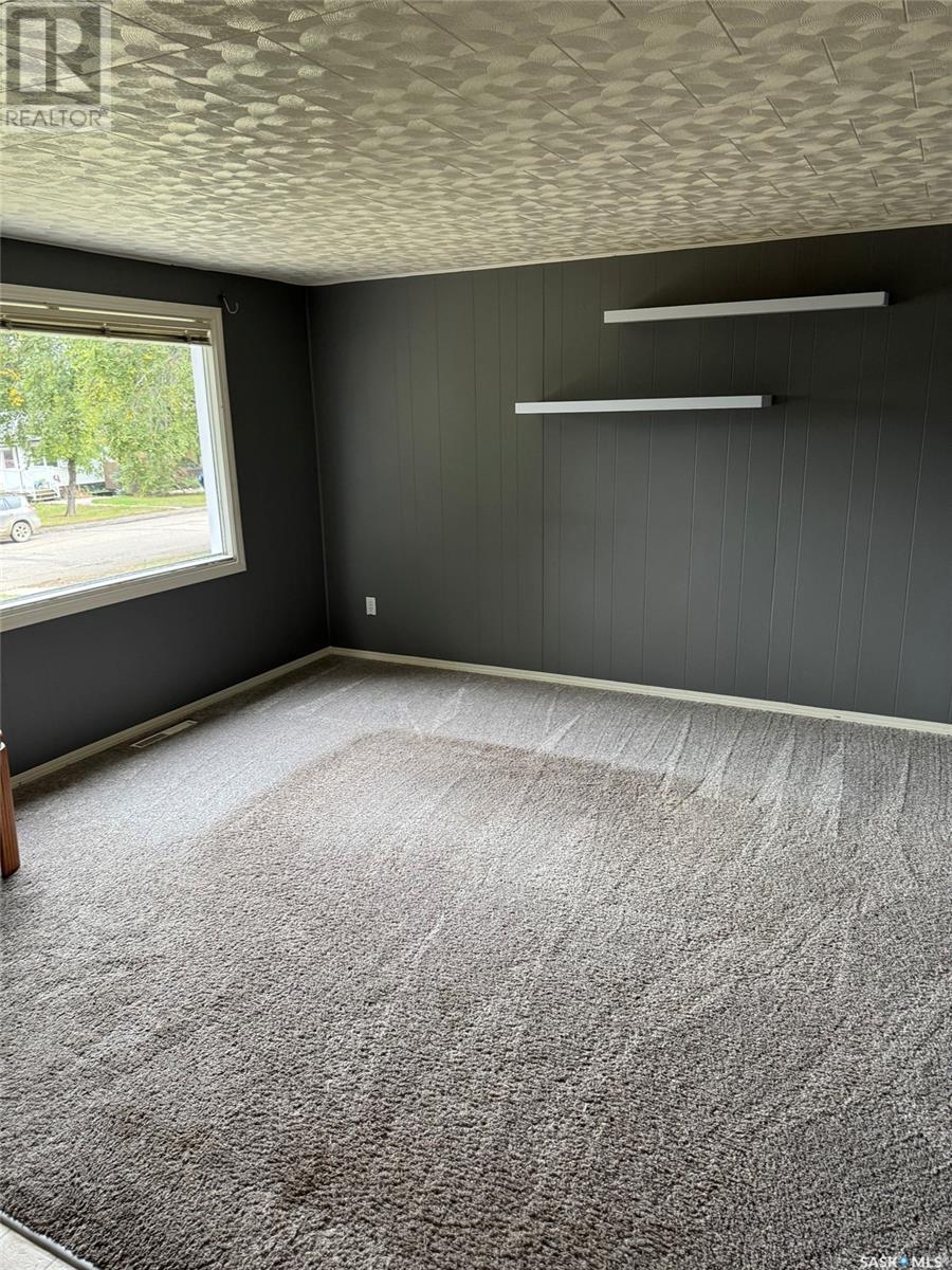 Photo 6 of 4567 Price Avenue, Gull Lake SK
