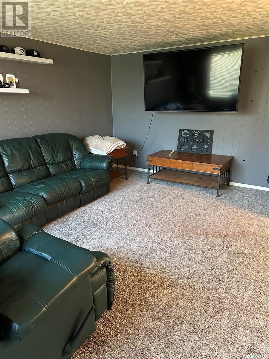 Photo 8 of 4567 Price Avenue, Gull Lake SK