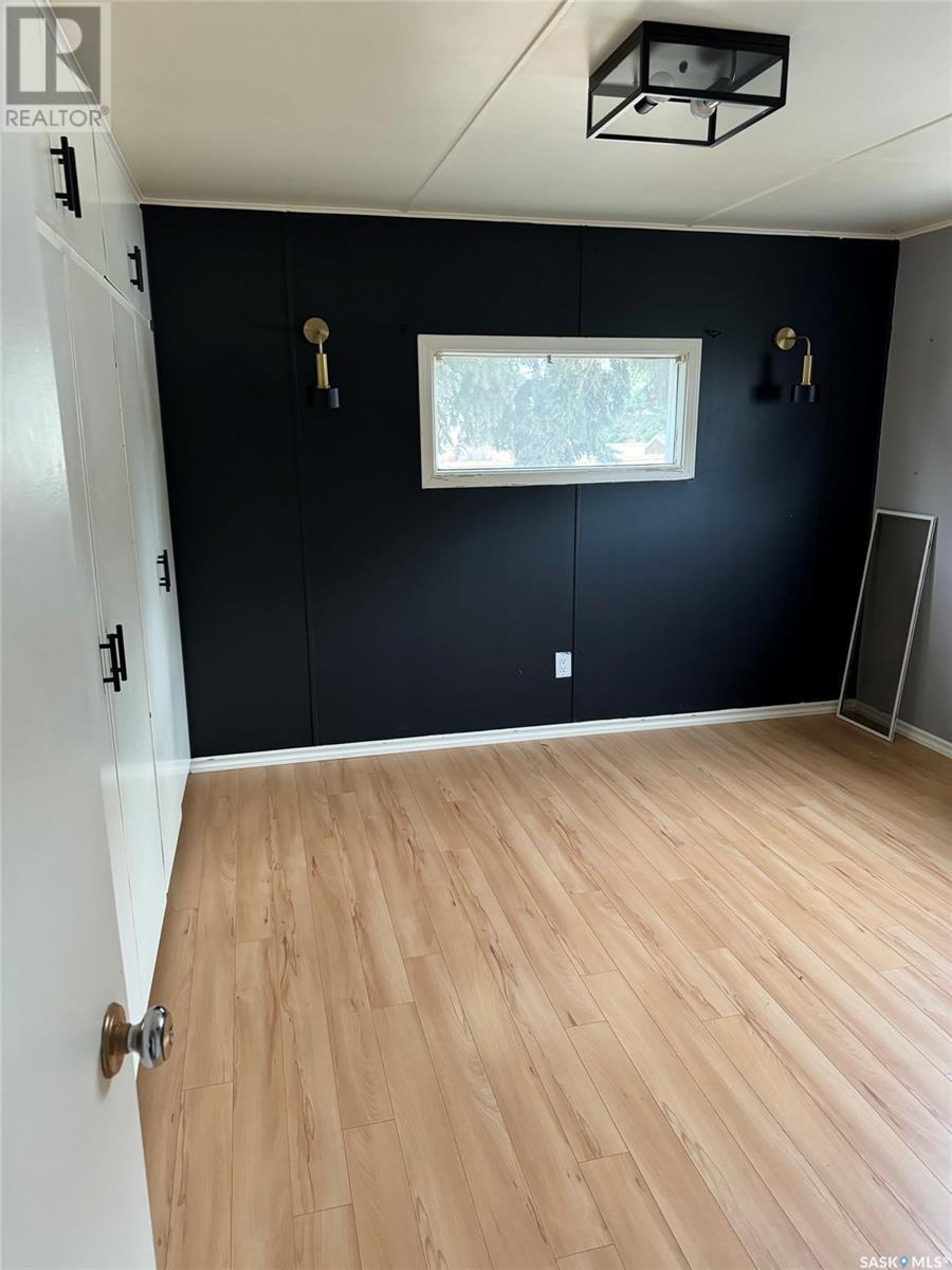 Photo 9 of 4567 Price Avenue, Gull Lake SK