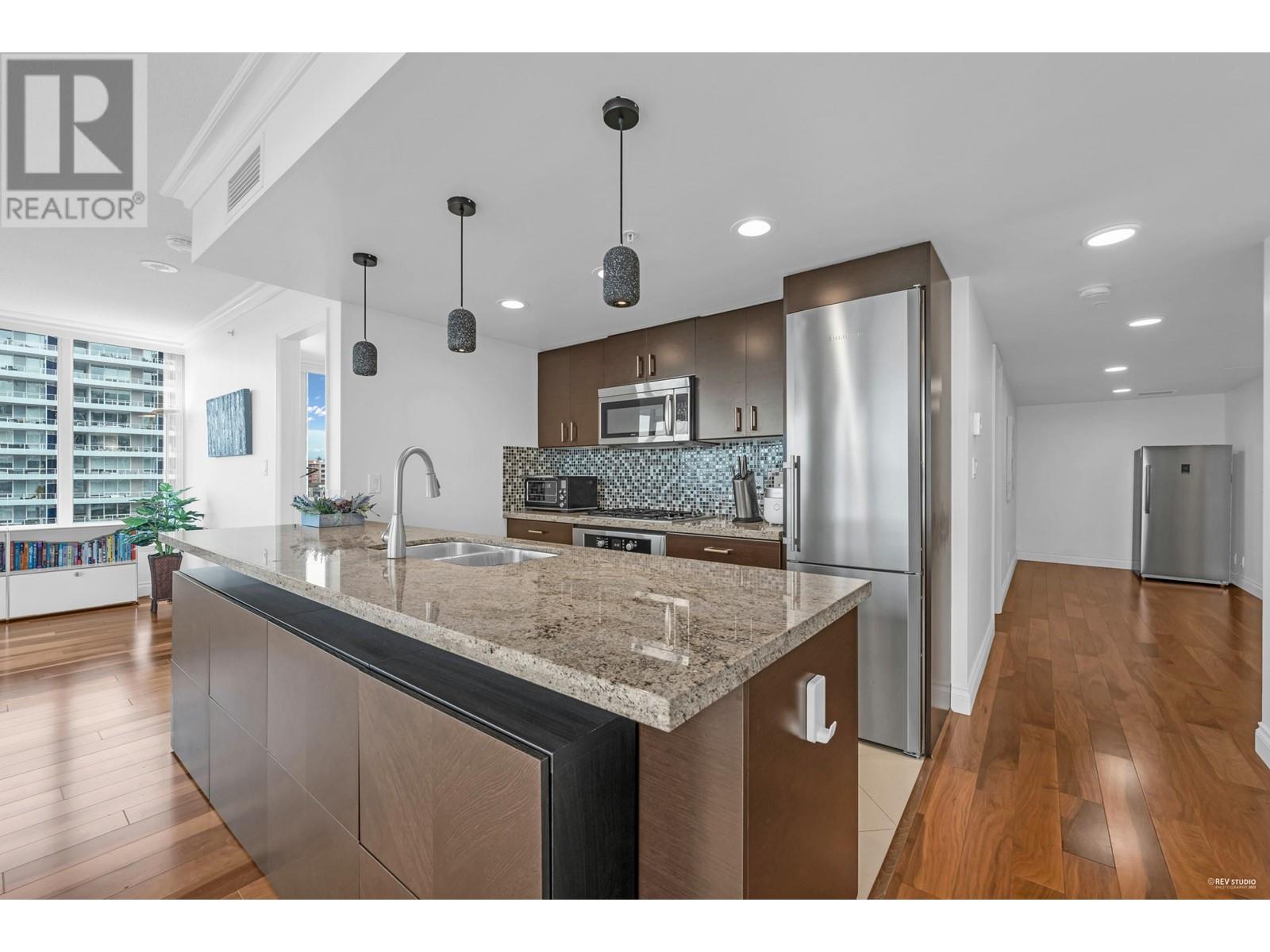 502 133 E ESPLANADE, North Vancouver