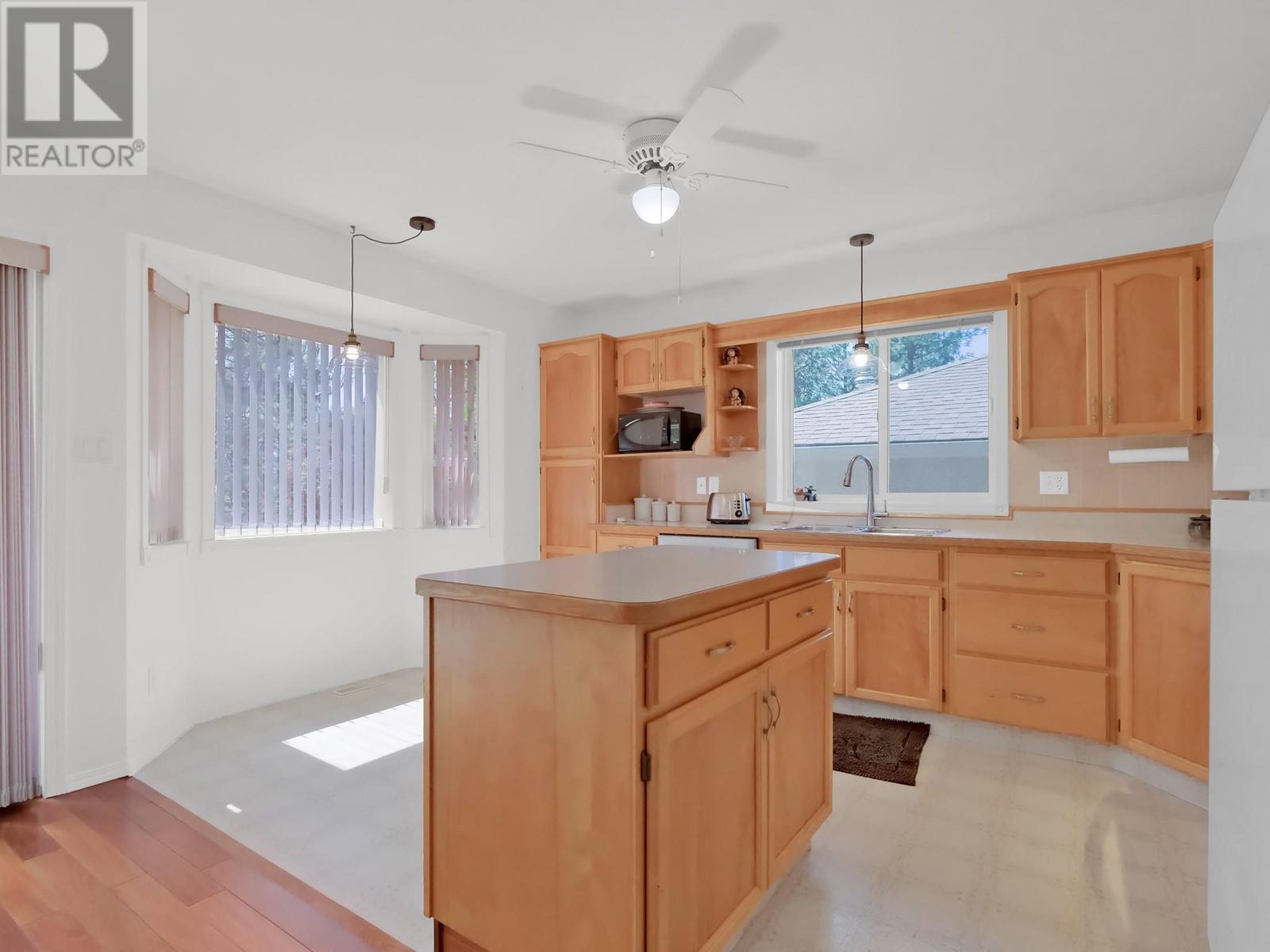 115 1634 Carmi Avenue, Penticton