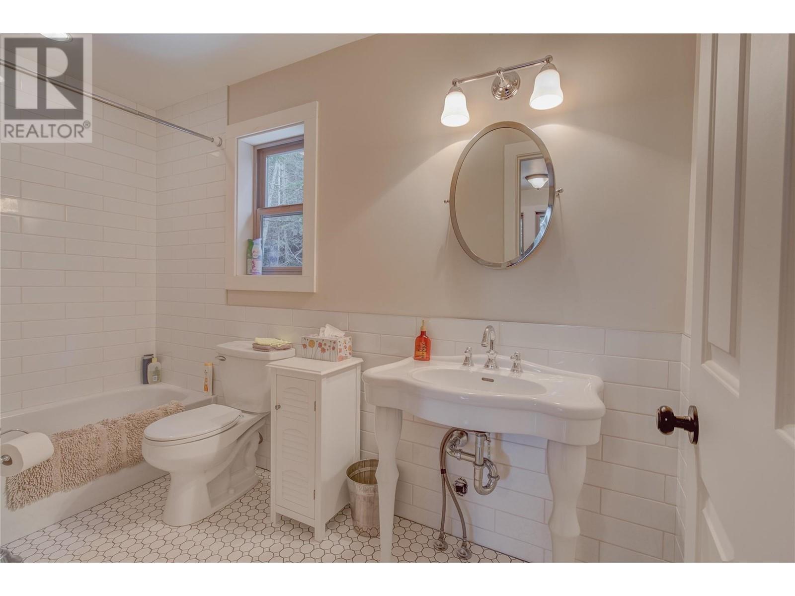  7302 Sunnybrae Canoe Point Road, Tappen