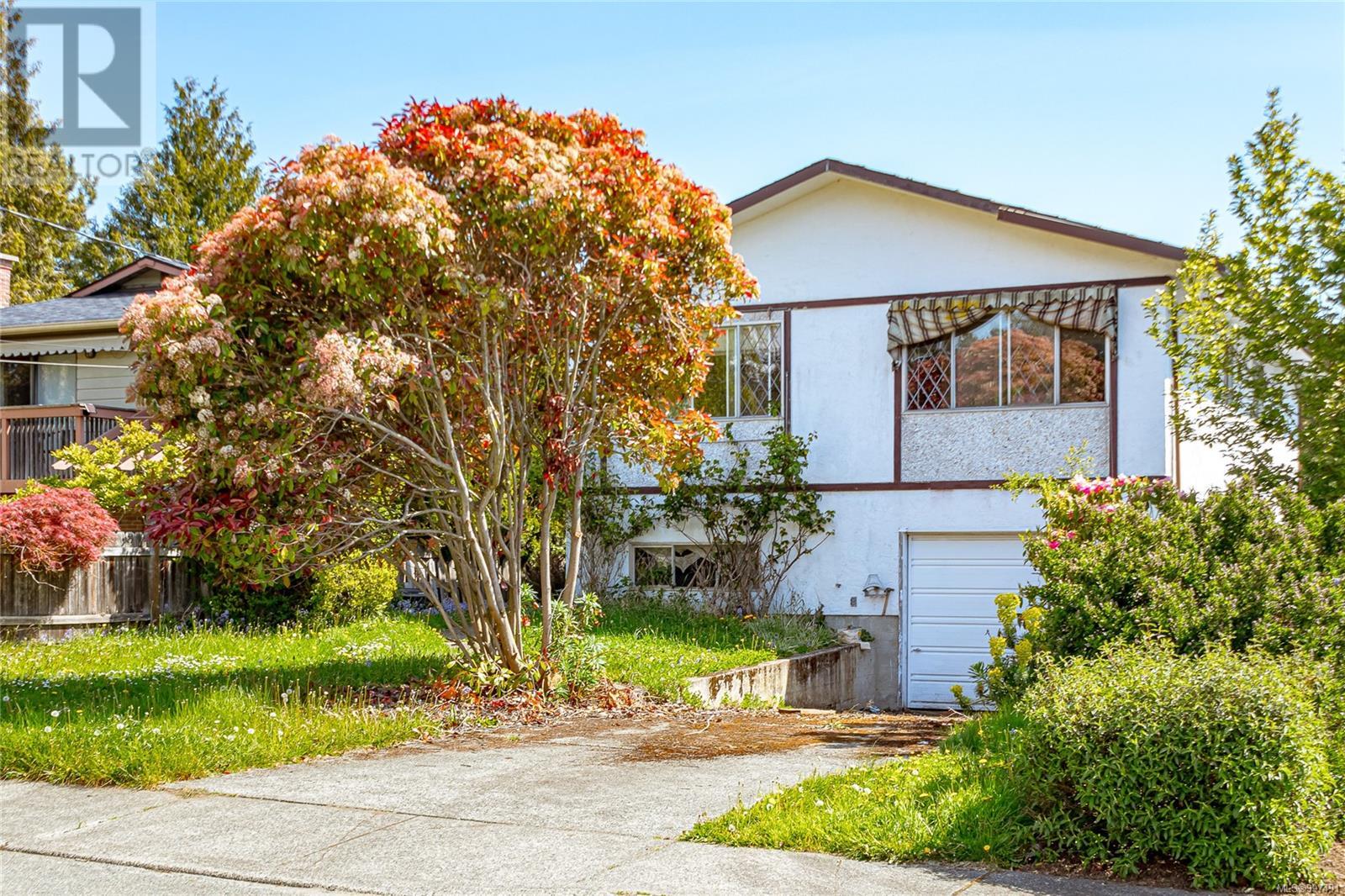 2421 Mowat Street, Oak Bay