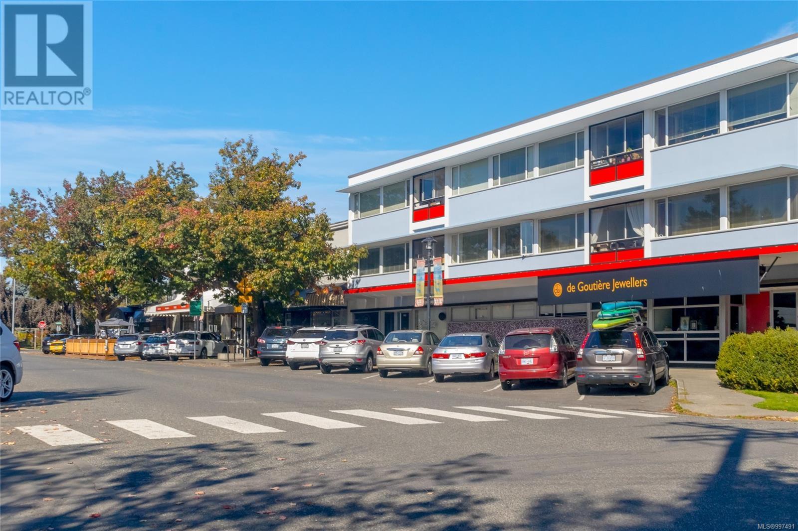  2421 Mowat Street, Oak Bay